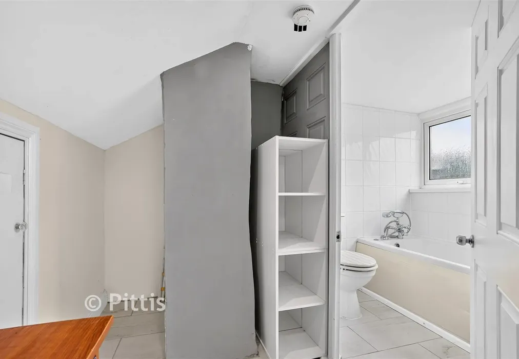 Bathroom - High Street, Brading, Sandown, Isle of Wight - Wards of Kent