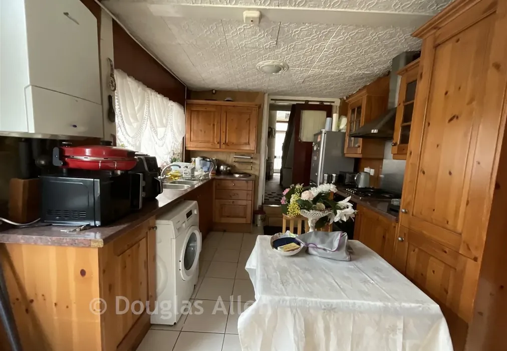 Kitchen - Halley Road, London - Wards of Kent