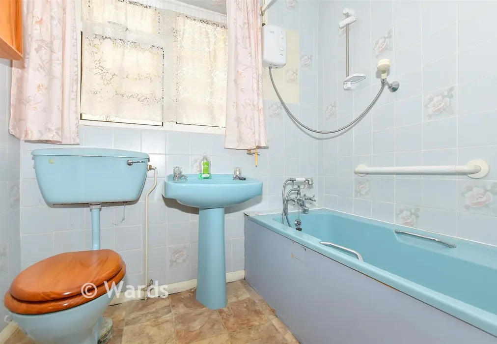 Bathroom - Elm Road, St Mary's Bay, Romney Marsh, Kent - Wards of Kent
