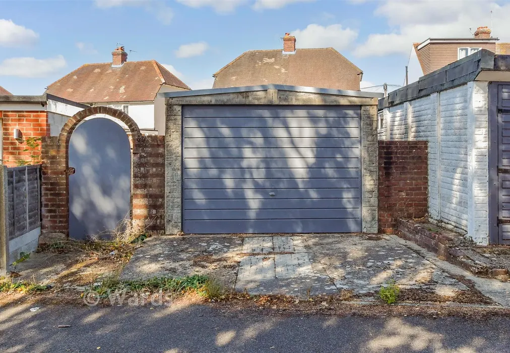Driveway/Parking - Calder Road, Maidstone, Kent - Wards of Kent
