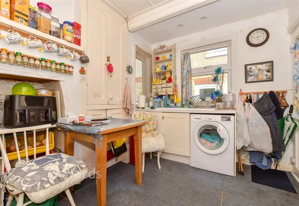 Kitchen - The Rise, Kingsdown, Deal, Kent - Wards of Kent