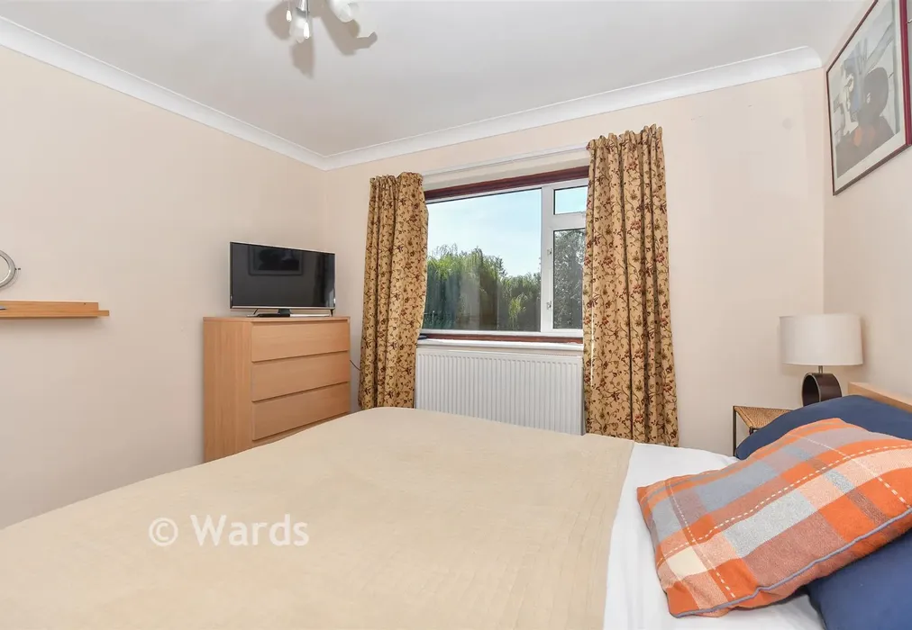 Bedroom 1 - Glebe Way, Kennington, Ashford, Kent - Wards of Kent