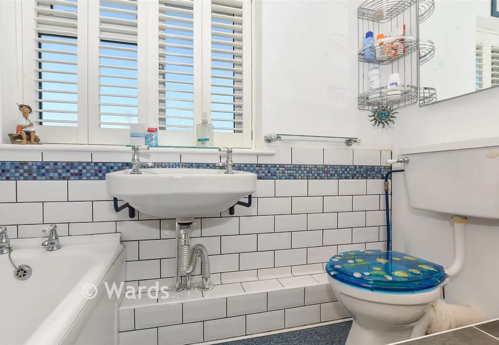 Bathroom - Glebe Way, Kennington, Ashford, Kent - Wards of Kent