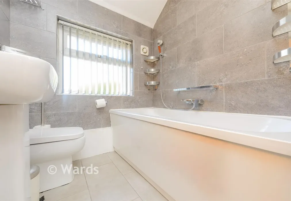 Bathroom - Hever Court Road, Gravesend, Kent - Wards of Kent