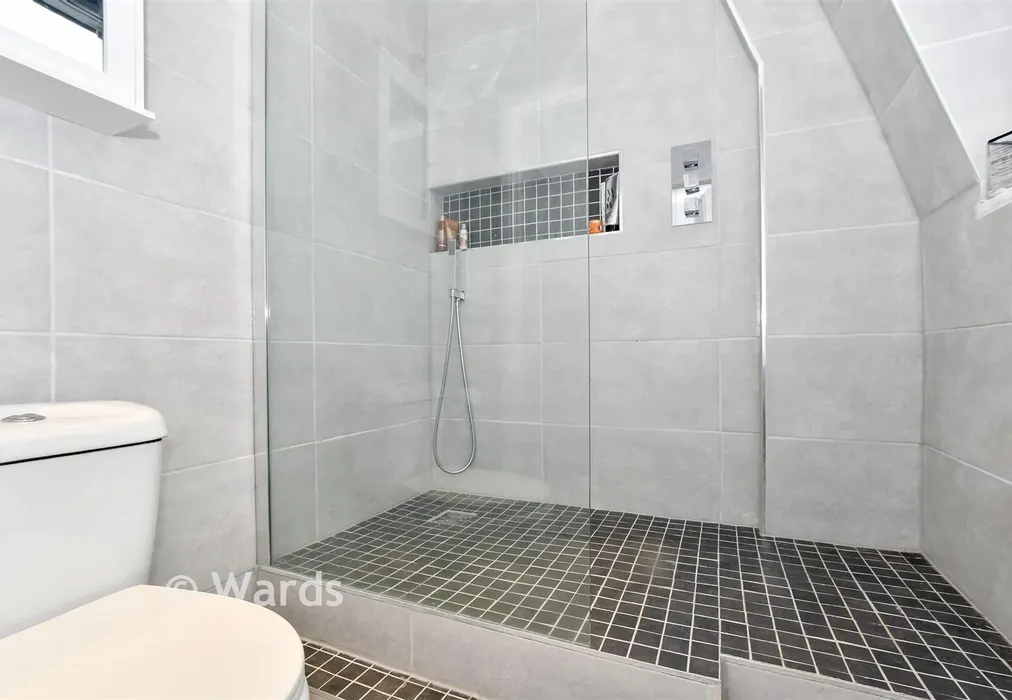 En-Suite Shower Room - Nevill Street, Tunbridge Wells, Kent - Wards of Kent