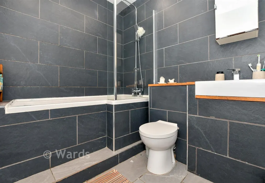 Bathroom - Nevill Street, Tunbridge Wells, Kent - Wards of Kent