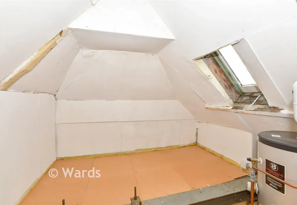 Loft Room 3 - High Street, Hythe, Kent - Wards of Kent