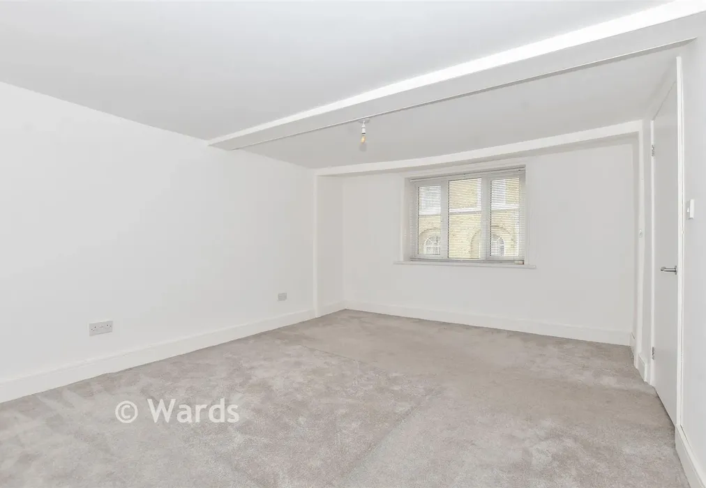 Bedroom 2 - High Street, Hythe, Kent - Wards of Kent
