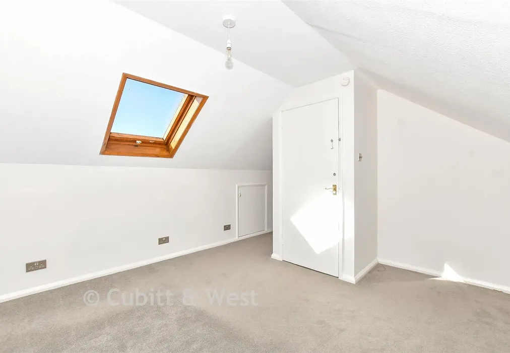 Bedroom 4 - Old Manor Way, Portsmouth, Hampshire - Wards of Kent