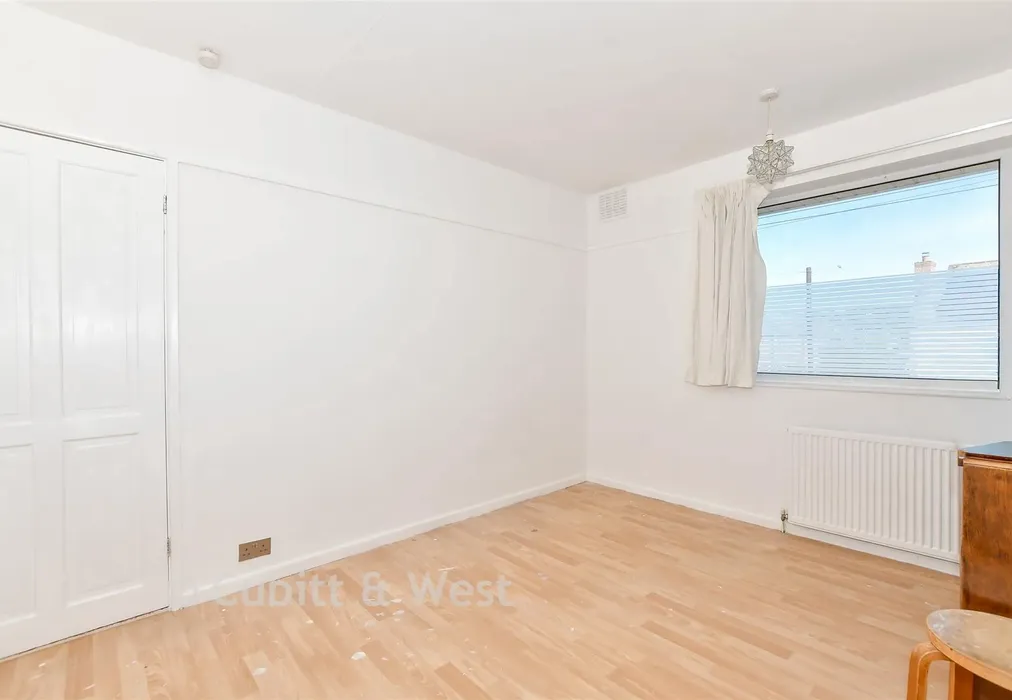 Bedroom 1 - Old Manor Way, Portsmouth, Hampshire - Wards of Kent