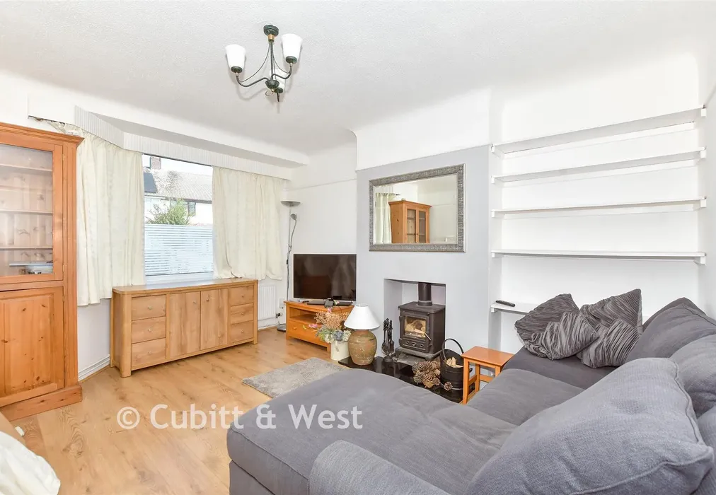 Lounge - Old Manor Way, Portsmouth, Hampshire - Wards of Kent