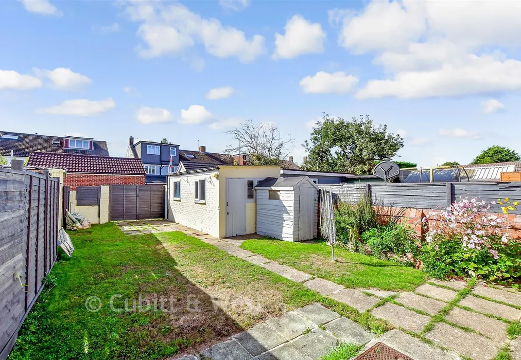 Rear Garden - Old Manor Way, Portsmouth, Hampshire - Wards of Kent