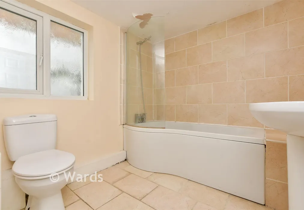 Bathroom - Clifton Gardens, Margate, Kent - Wards of Kent