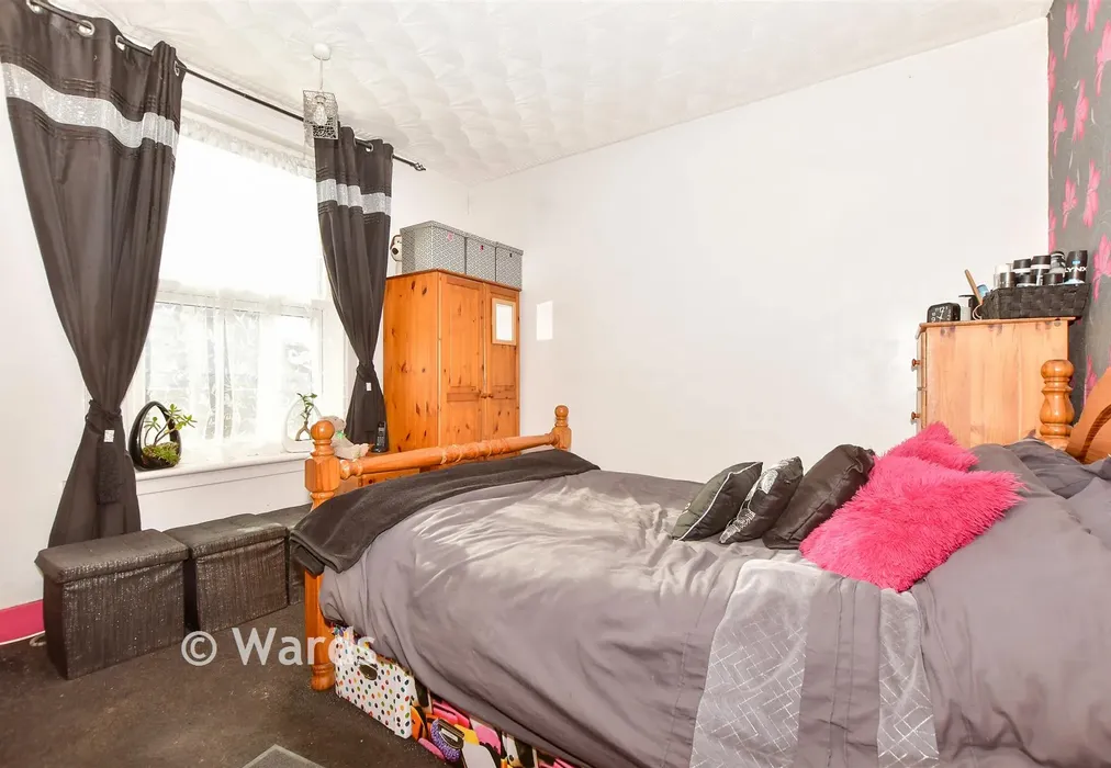 Bedroom 1 - West Hythe Road, Hythe, Kent - Wards of Kent