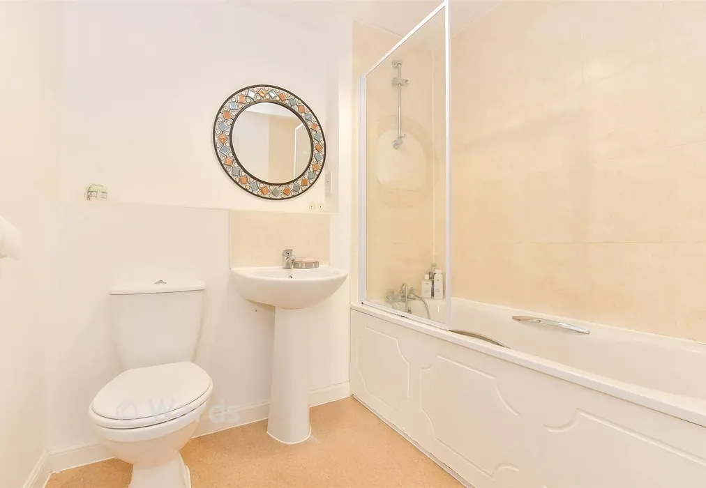Bathroom - Elliot Way, Sholden, Kent - Wards of Kent