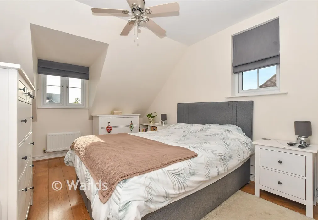 Bedroom 1 - Poppy Mead, Ashford, Kent - Wards of Kent