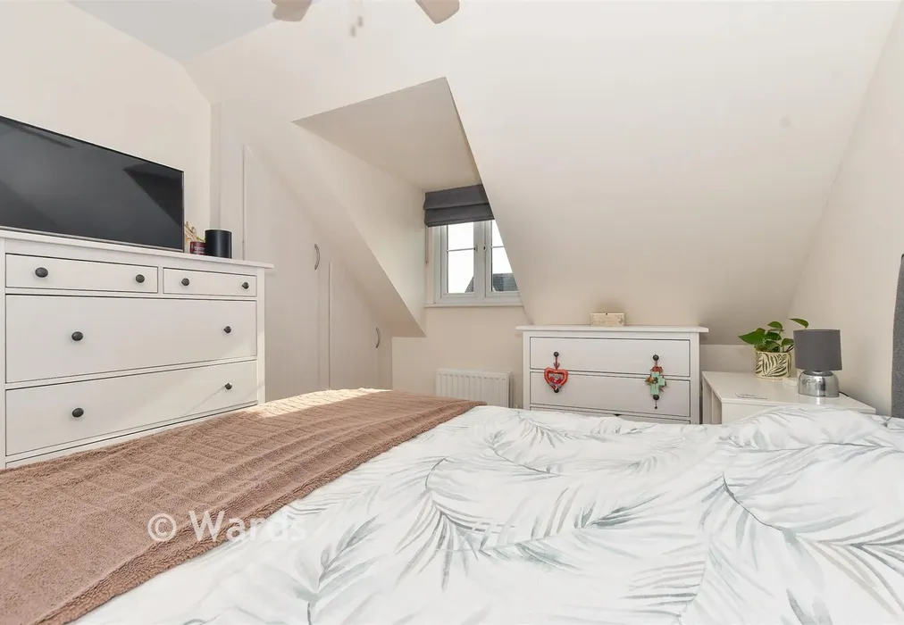 Bedroom 1 - Poppy Mead, Ashford, Kent - Wards of Kent