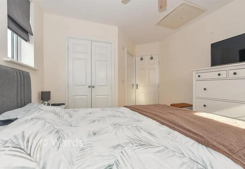 Bedroom 1 - Poppy Mead, Ashford, Kent - Wards of Kent