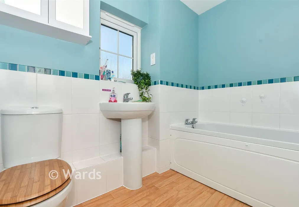 Bathroom - Poppy Mead, Ashford, Kent - Wards of Kent