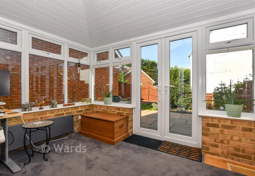 Part Glazed Sitting Area - Poppy Mead, Ashford, Kent - Wards of Kent