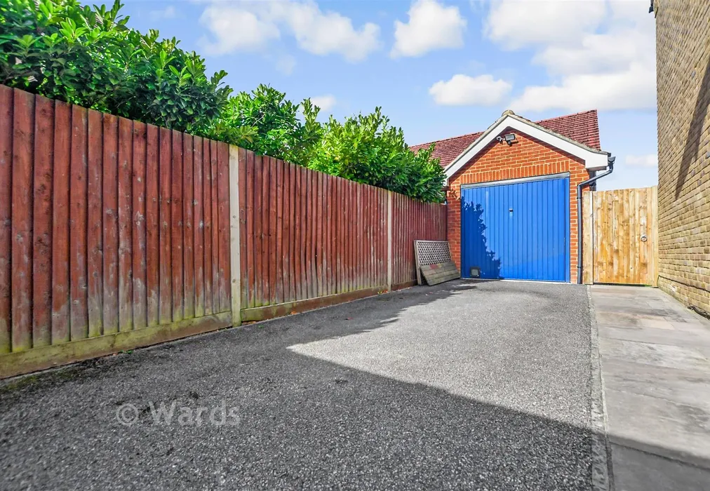 Driveway/Parking - Poppy Mead, Ashford, Kent - Wards of Kent