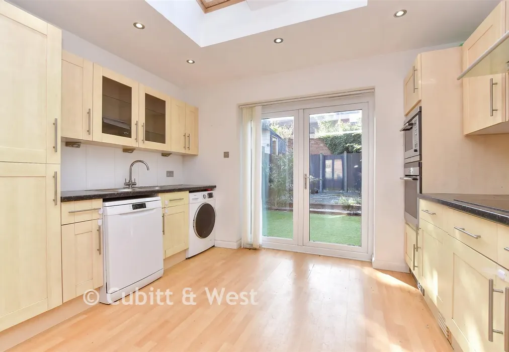 Kitchen - Davies Close, Croydon, Surrey - Wards of Kent