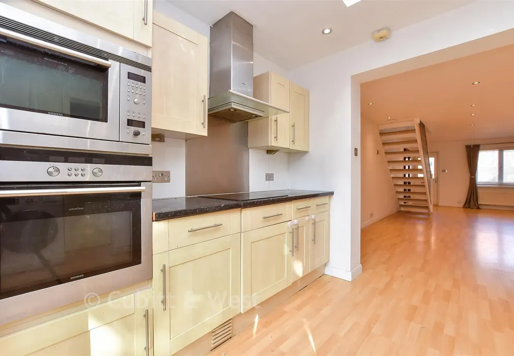 Kitchen - Davies Close, Croydon, Surrey - Wards of Kent