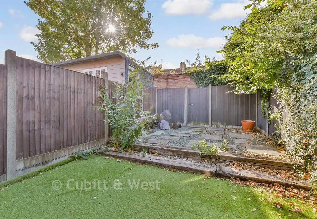 Rear Garden - Davies Close, Croydon, Surrey - Wards of Kent