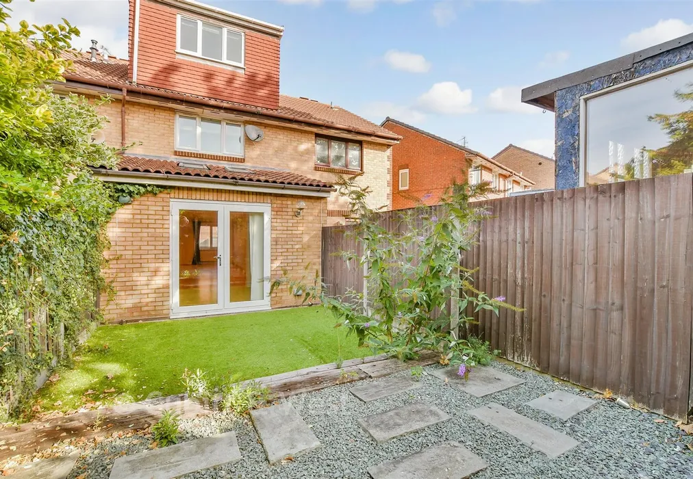 Rear Elevation - Davies Close, Croydon, Surrey - Wards of Kent