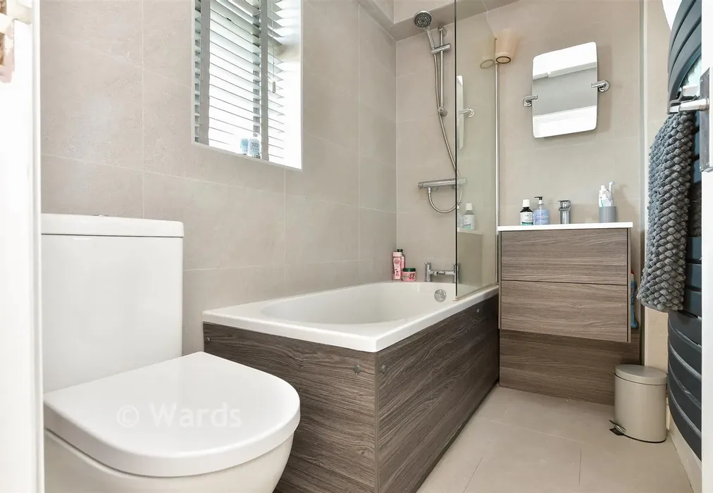 Bathroom - Newlands Road, Ramsgate, Kent - Wards of Kent