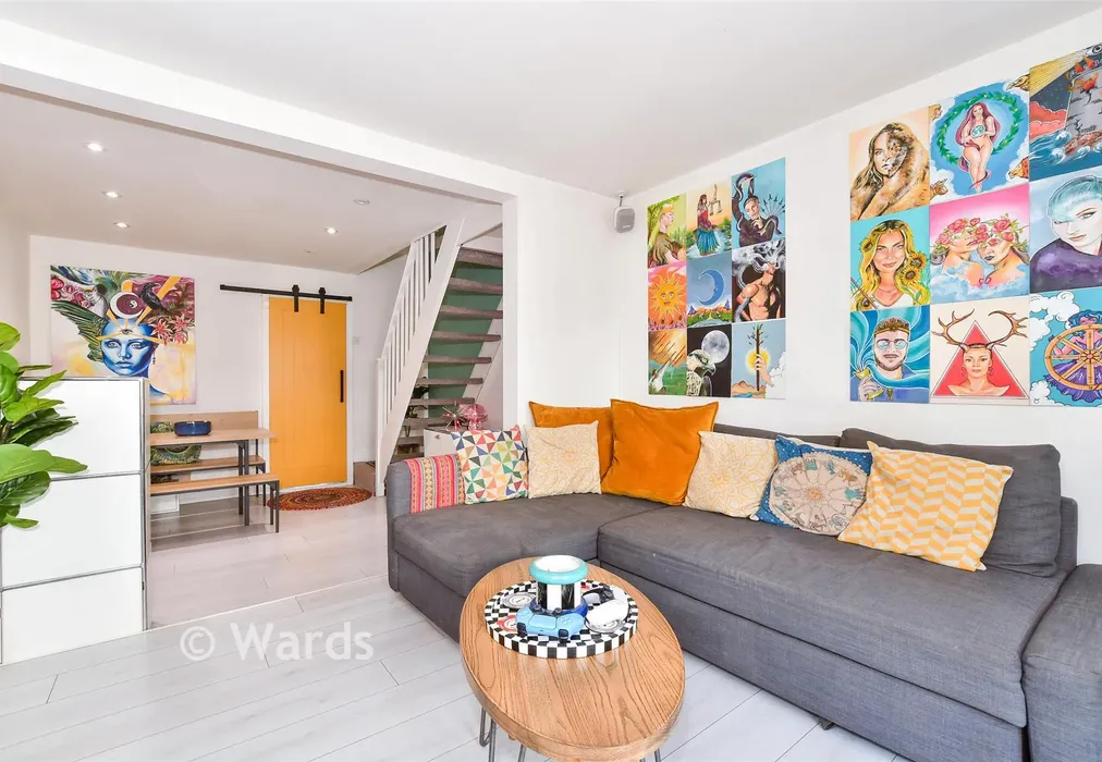 Lounge - Bow Terrace, Wateringbury, Maidstone, Kent - Wards of Kent