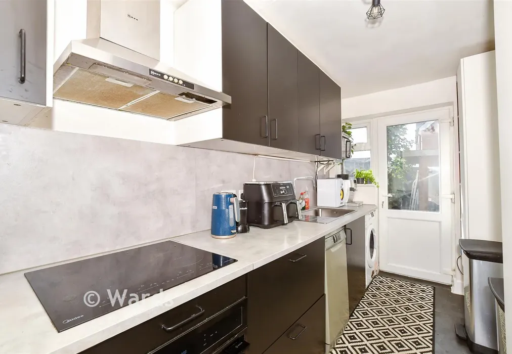 Kitchen - Bow Terrace, Wateringbury, Maidstone, Kent - Wards of Kent