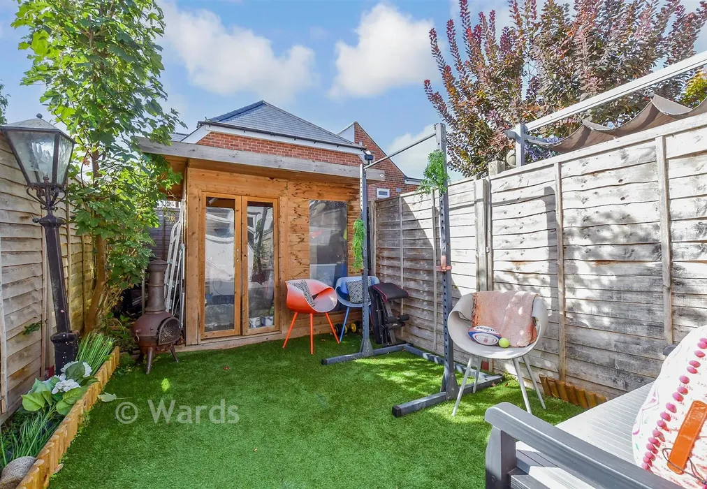 Rear Garden - Bow Terrace, Wateringbury, Maidstone, Kent - Wards of Kent