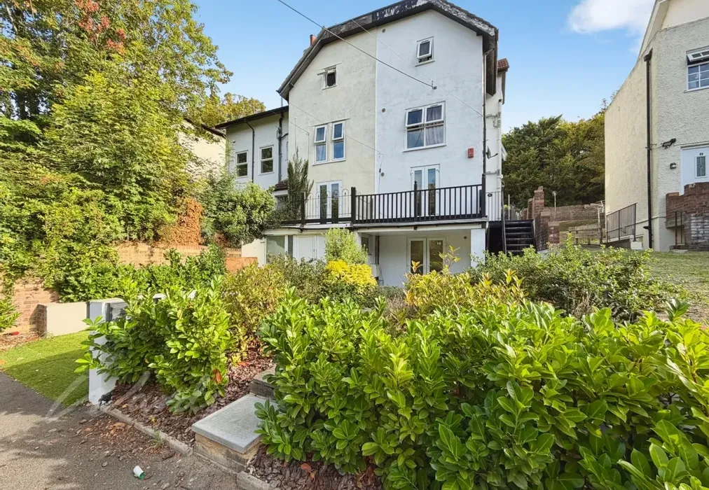Front - Cobham Terrace Bean Road DA9 - Wards of Kent