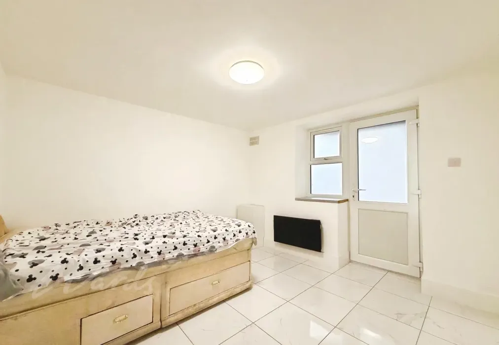 Bedroom. - Cobham Terrace Bean Road DA9 - Wards of Kent