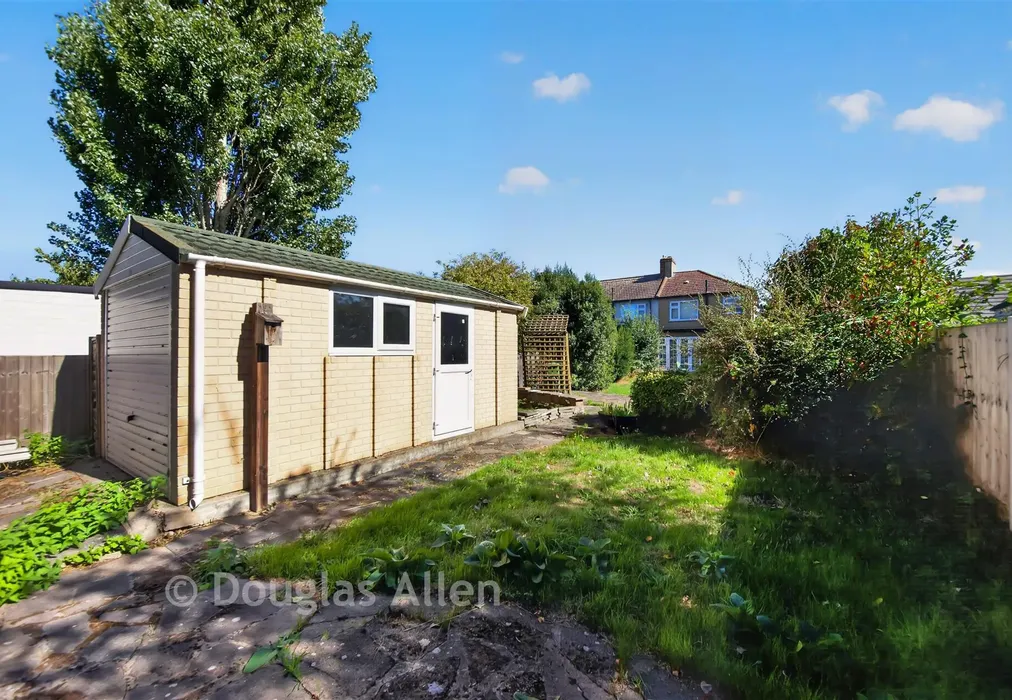 Garage - Charles Road, Dagenham, Essex - Wards of Kent
