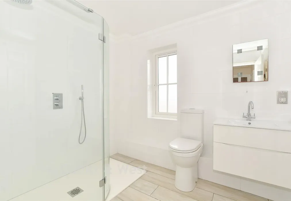 Shower Room - Nineveh Shipyard, Arundel, West Sussex - Wards of Kent