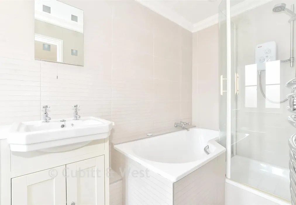 En-Suite - Nineveh Shipyard, Arundel, West Sussex - Wards of Kent