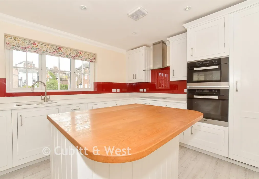 Kitchen - Nineveh Shipyard, Arundel, West Sussex - Wards of Kent