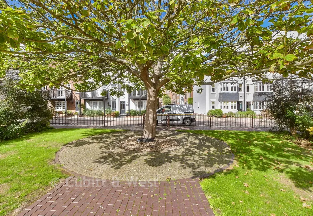 Communal Gardens - Nineveh Shipyard, Arundel, West Sussex - Wards of Kent