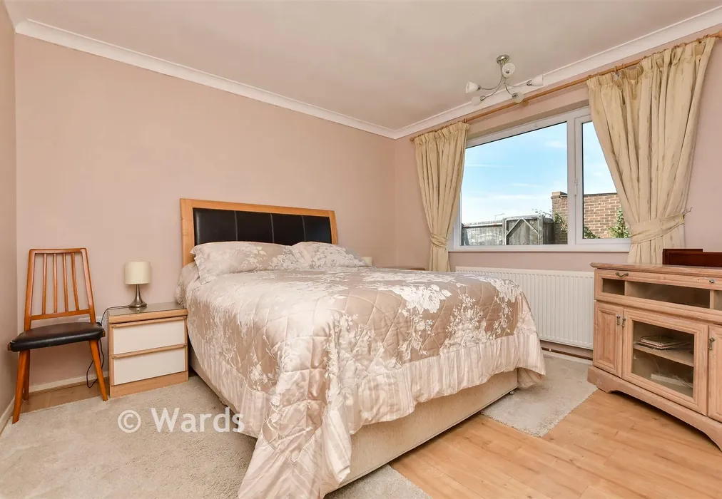 Bedroom 1 - Marshall Crescent, Broadstairs, Kent - Wards of Kent