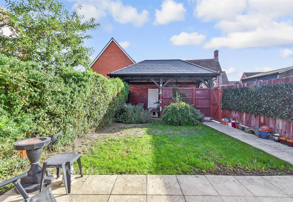 Rear Garden - Greystone Square, Wouldham, Rochester, Kent - Wards of Kent