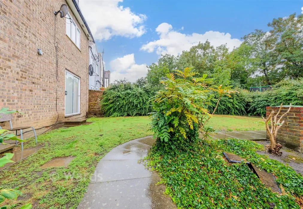 Communal Gardens - Fulwich Road, Dartford, Kent - Wards of Kent