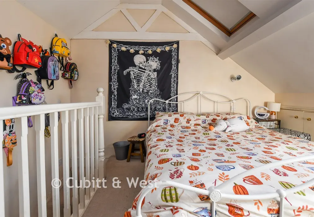 Bedroom 1 - Reigate Road, Horley, Surrey - Wards of Kent