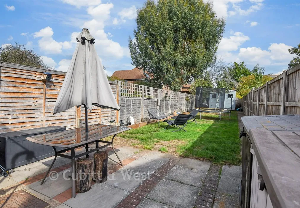 Rear Garden - Reigate Road, Horley, Surrey - Wards of Kent
