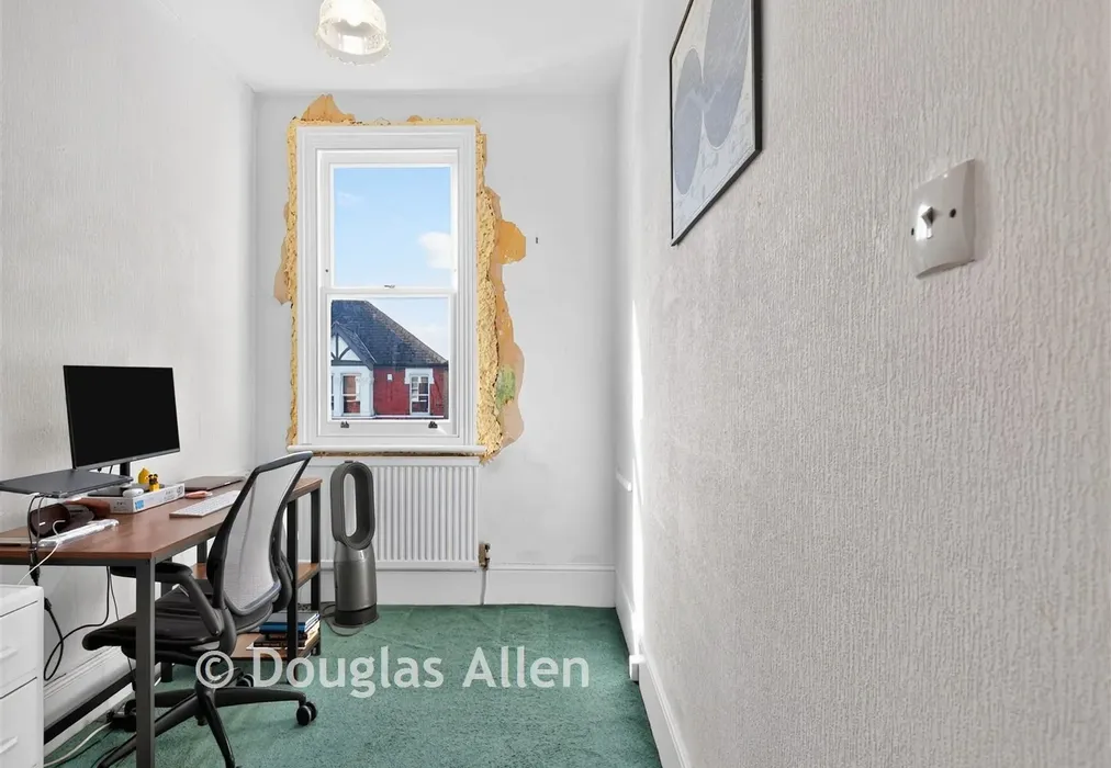 Bedroom - Fairlight Avenue, Woodford Green, Essex - Wards of Kent