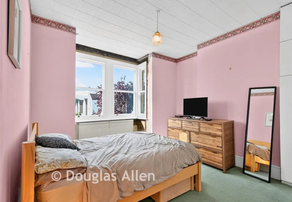 Bedroom - Fairlight Avenue, Woodford Green, Essex - Wards of Kent