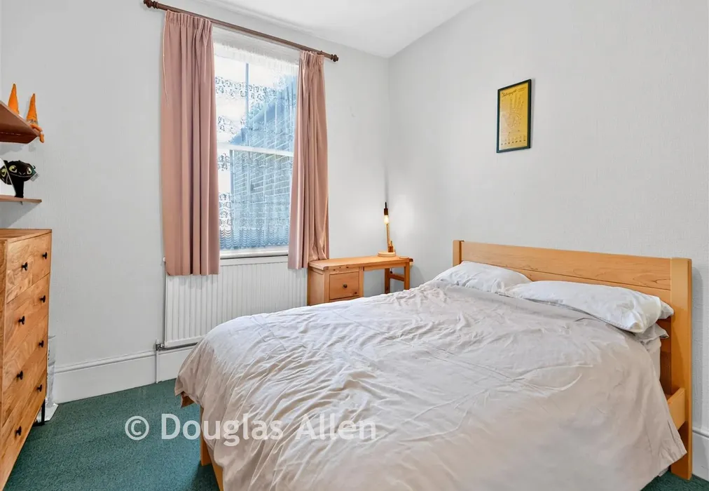 Bedroom - Fairlight Avenue, Woodford Green, Essex - Wards of Kent