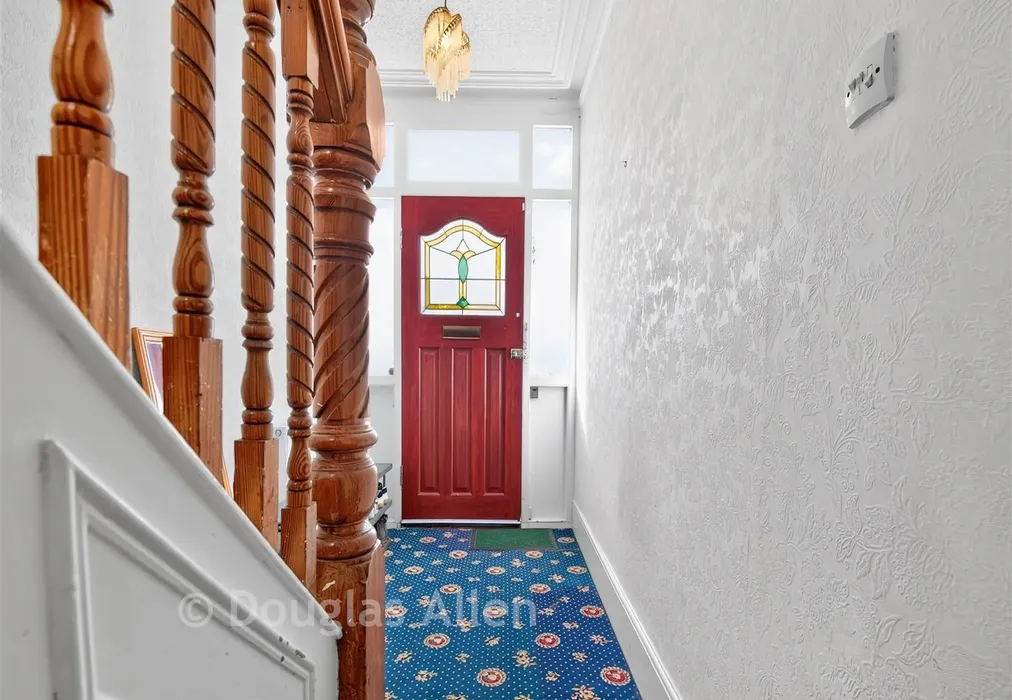Entrance Hall - Fairlight Avenue, Woodford Green, Essex - Wards of Kent