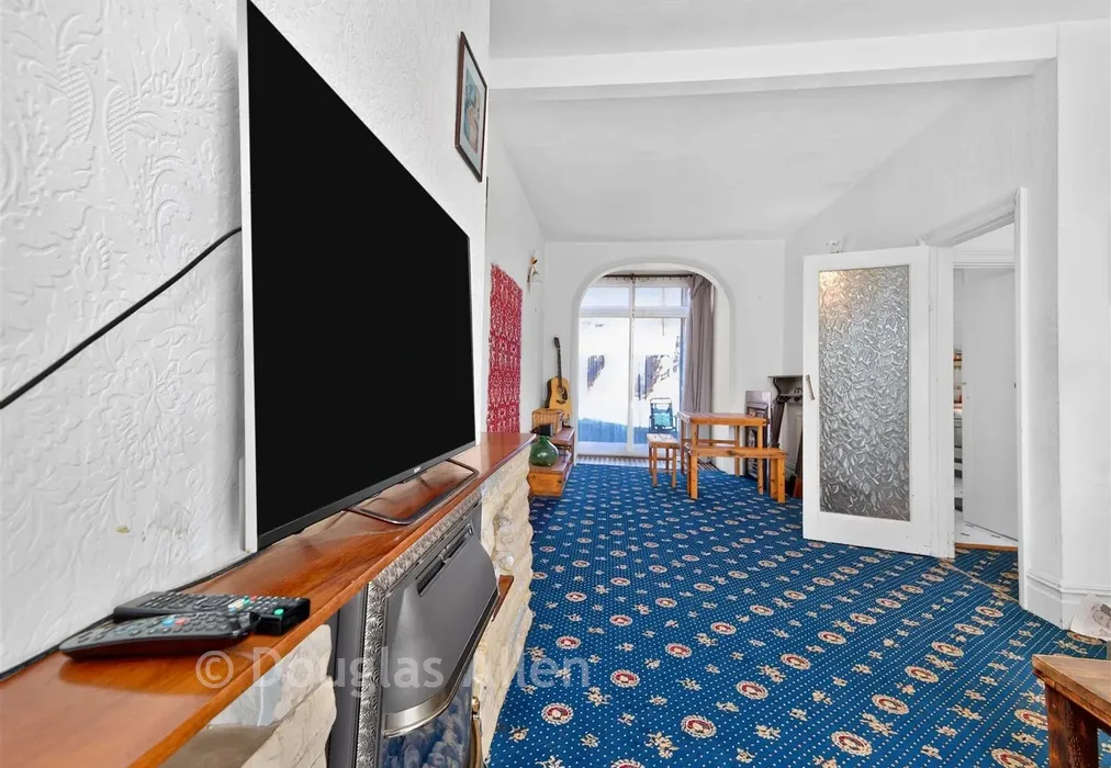 Lounge/Diner - Fairlight Avenue, Woodford Green, Essex - Wards of Kent